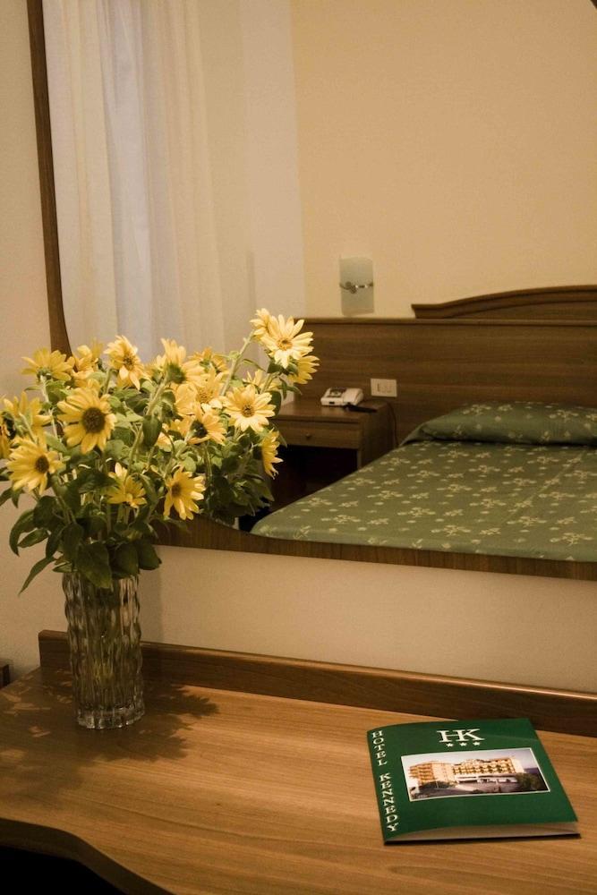 Kennedy Hotel 3*