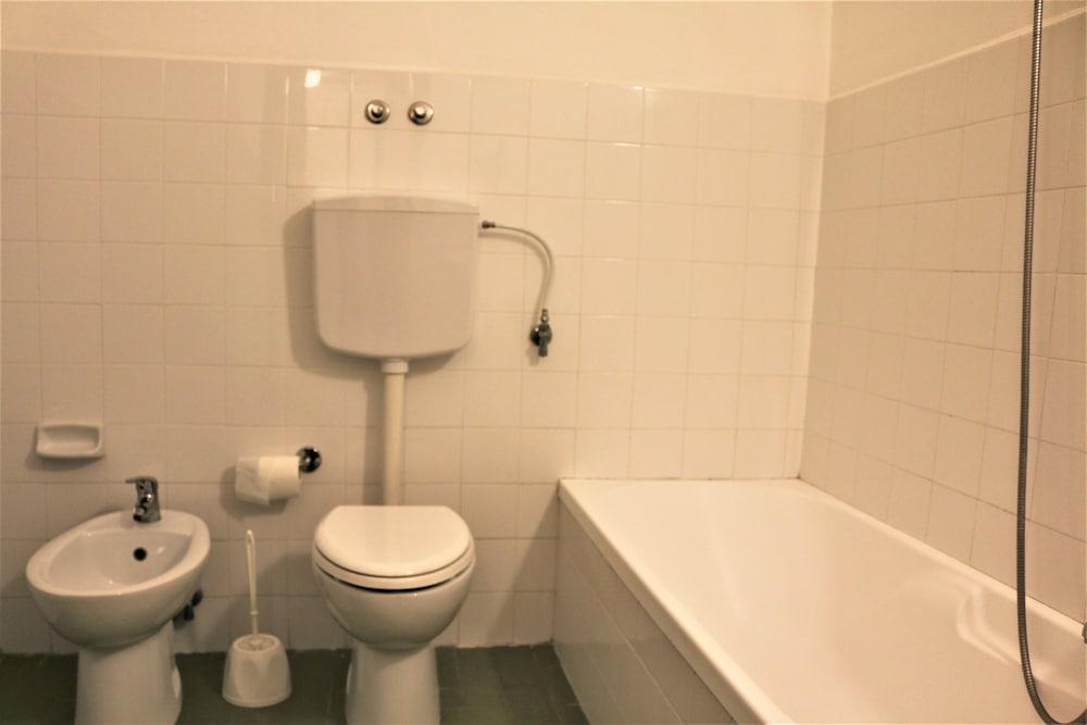 Kennedy Hotel 3*