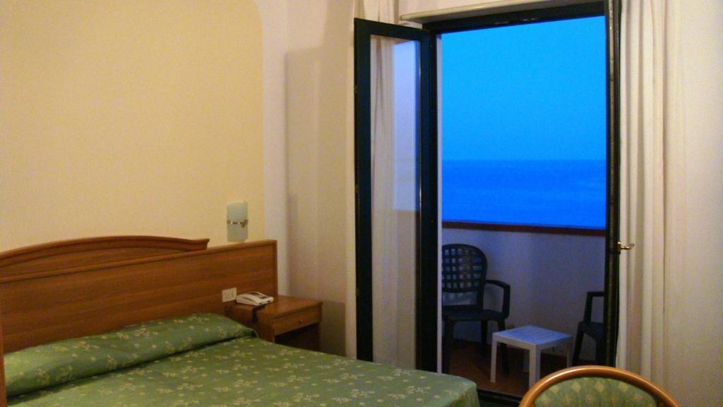 Kennedy Hotel SantʼAlessio Siculo