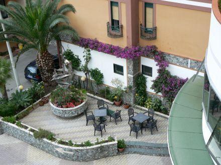 Kennedy Hotel 3*